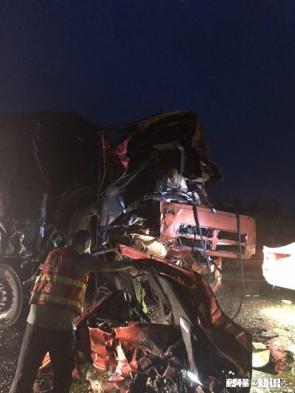 包茂高速达州境内500米内连发3起车祸，数十米长的隔离带被扫平, 你怎么看