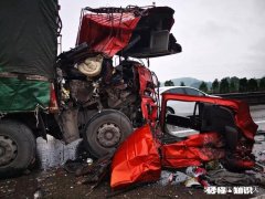 包茂高速达州境内500米内连发3起车祸，数十米长的隔离带被扫平, 你怎么看