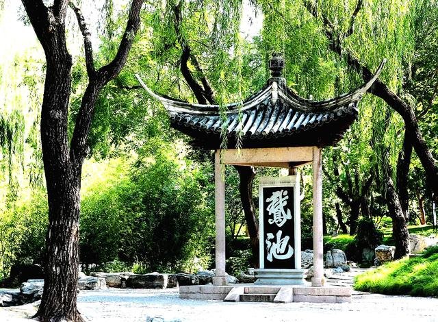 单反相机镜头几万元一支，是否存在垄断行为