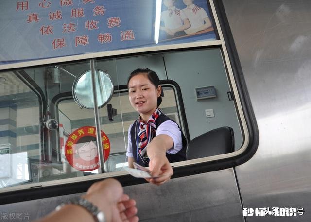 ETC是不是有什么弊端为什么到现在还有很多车走人工通道