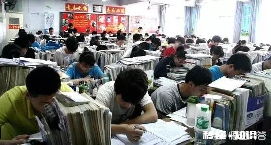 儿子高一月考考了830,入学成绩排年级第九九这次月考退步了十几名,这种波动正常吗