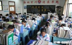 儿子高一月考考了830，入学成绩排年级第九九这次月考退步了十几名，这种波动正常吗