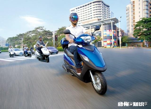 每天上下班通勤40公里，求推荐1万左右的踏板摩托