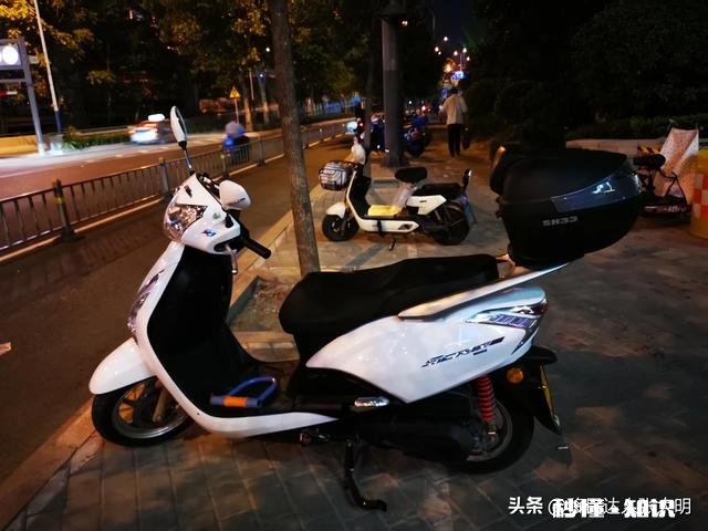 每天上下班通勤40公里，求推荐1万左右的踏板摩托