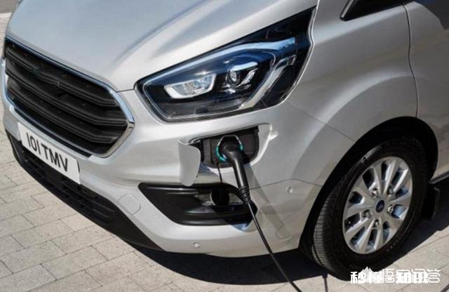 30万左右。您选轿车还是SUV说说您的理由，还有您心目中最喜欢的车型