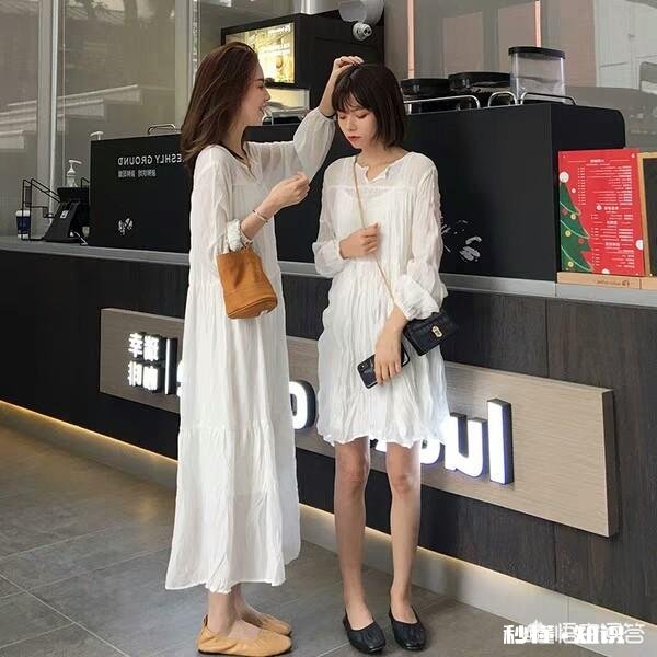 白色连衣裙如何搭配布鞋与发型