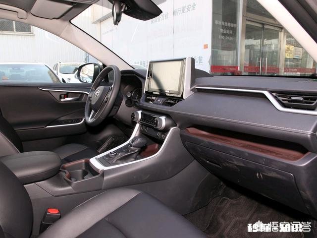 新款丰田荣放2020款，2.0L值得买吗