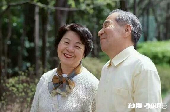 你觉得公交车上的“请您为老弱病残孕及怀抱婴儿的乘客让座”这句话该不该取消掉为什么