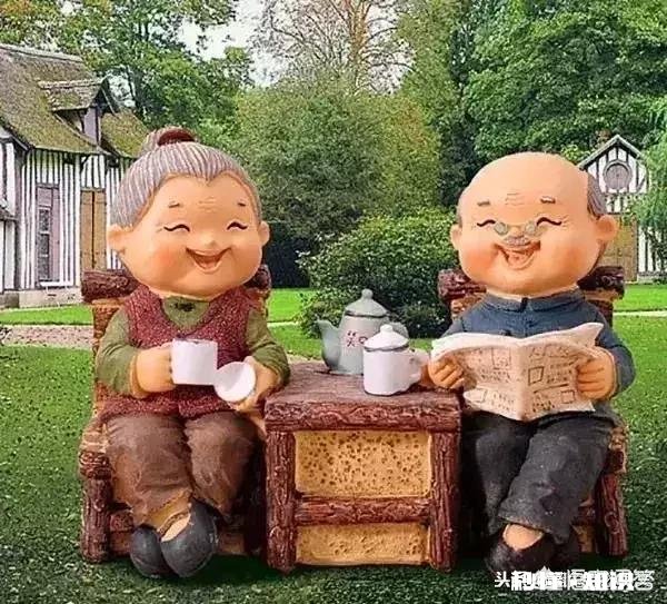 你觉得公交车上的“请您为老弱病残孕及怀抱婴儿的乘客让座”这句话该不该取消掉为什么