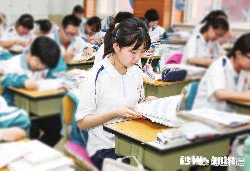 我现在高二，文科生，不知道以后要选什么专业，不知道自己想干嘛，也不知道自己喜欢哪个大学，我该怎么办