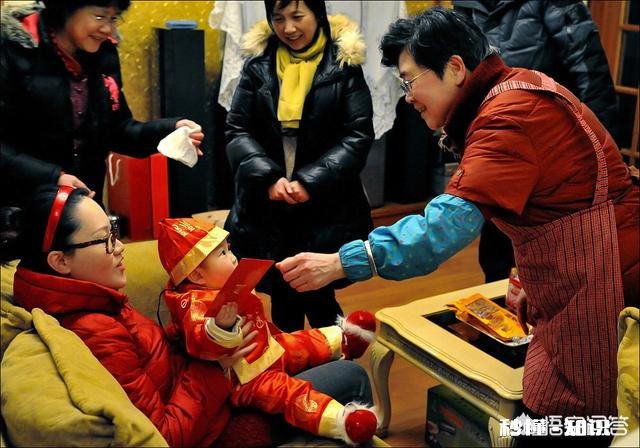 大年初一带着孩子给家中的长者拜年，你认为是陋习还是礼仪