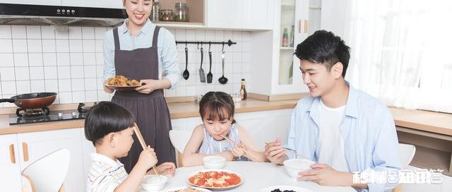 二胎宝妈亲身经历，俗话说“头胎看书养，二胎当猪养”，两胎有什么不同，该怎样理解