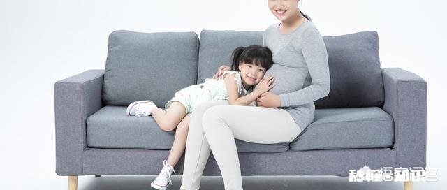 二胎宝妈亲身经历，俗话说“头胎看书养，二胎当猪养”，两胎有什么不同，该怎样理解