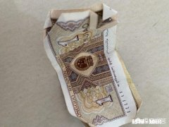 在菜市场上，你看到有一角钱掉在地上，不管是谁掉的，你会不会把一角钱捡起来