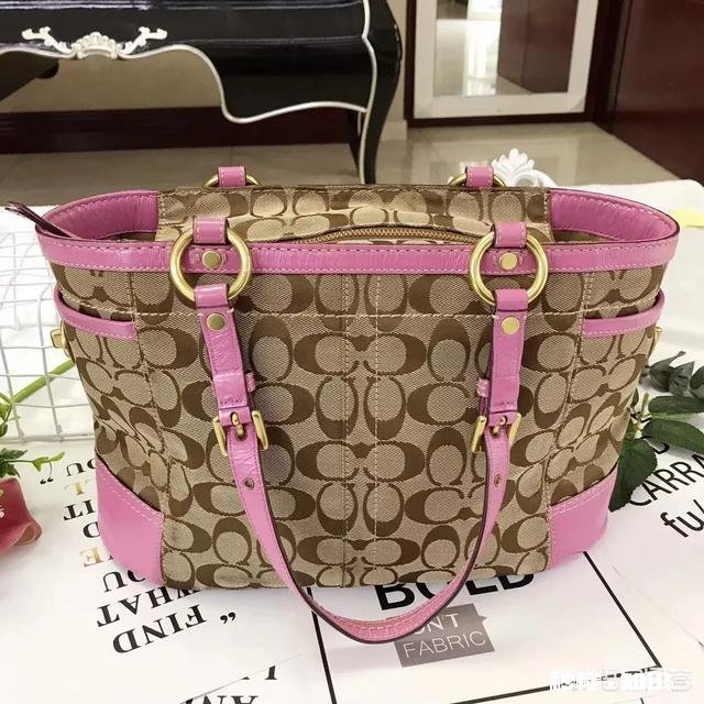 女士们，你们的包包一般背几年就不要了，轻奢品牌