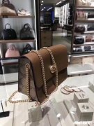 女士们，你们的包包一般背几年就不要了，轻奢品牌