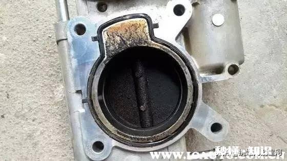 SUV加速发动机声音大怎么办