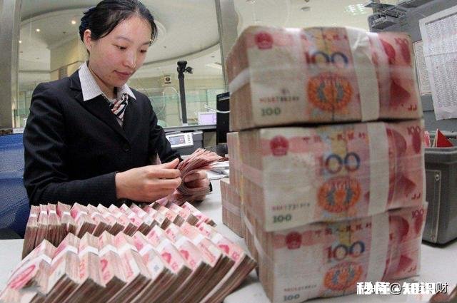 你愿意把钱放在银行当中，存款还是愿意理财