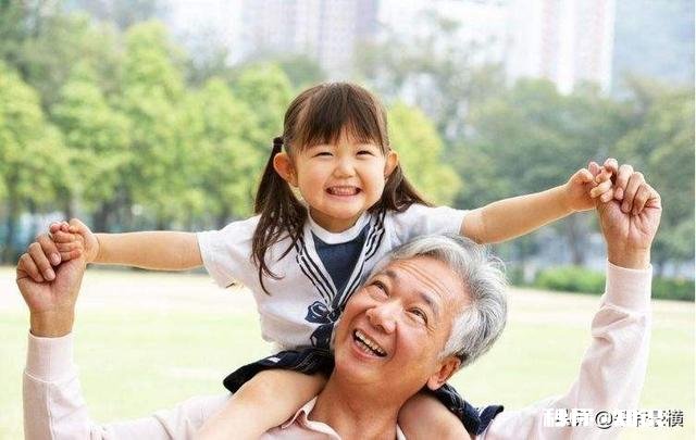 小孩子给父母带好还是自己带好