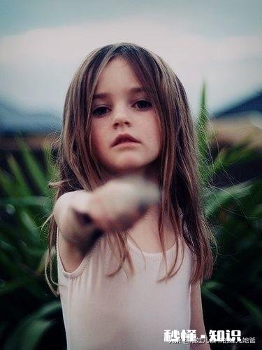 孩子从小性格倔强，决定的事情谁劝都不听，该怎么办