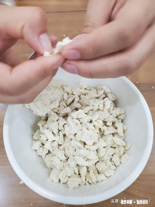 有外地人说吃西安的羊肉泡馍感觉像在吃浆糊，让人一秒没了食欲，不知道这该怎么怼回去