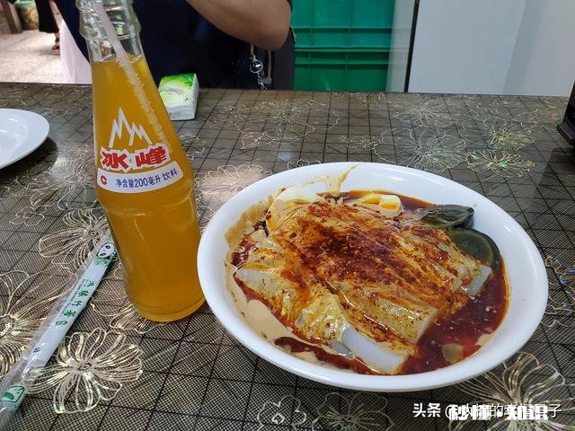 有外地人说吃西安的羊肉泡馍感觉像在吃浆糊，让人一秒没了食欲，不知道这该怎么怼回去