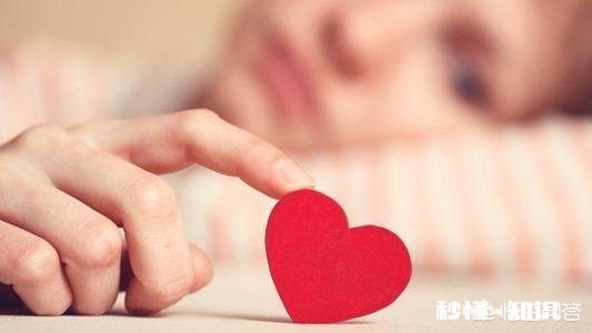 夫妻间发生点小矛盾,妻子反锁门不让丈夫进房休息.这种行为你怎么看