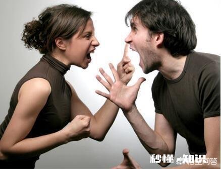 夫妻间发生点小矛盾,妻子反锁门不让丈夫进房休息.这种行为你怎么看