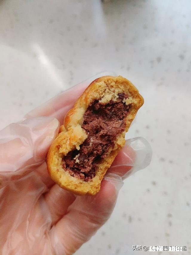 马上到中秋节了，大家都来说说你们当地都喜欢吃什么馅的月饼