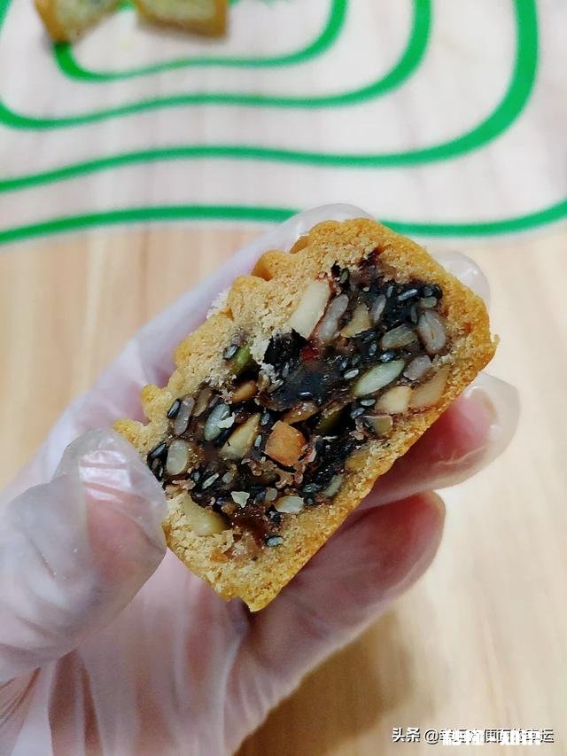 马上到中秋节了，大家都来说说你们当地都喜欢吃什么馅的月饼