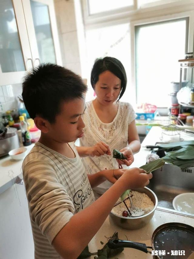 北大毕业生12年不回家，万言书控诉父母，大家怎么看