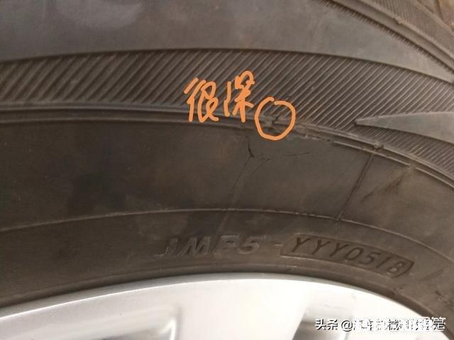 轮胎侧面划破了需要更换新轮胎吗