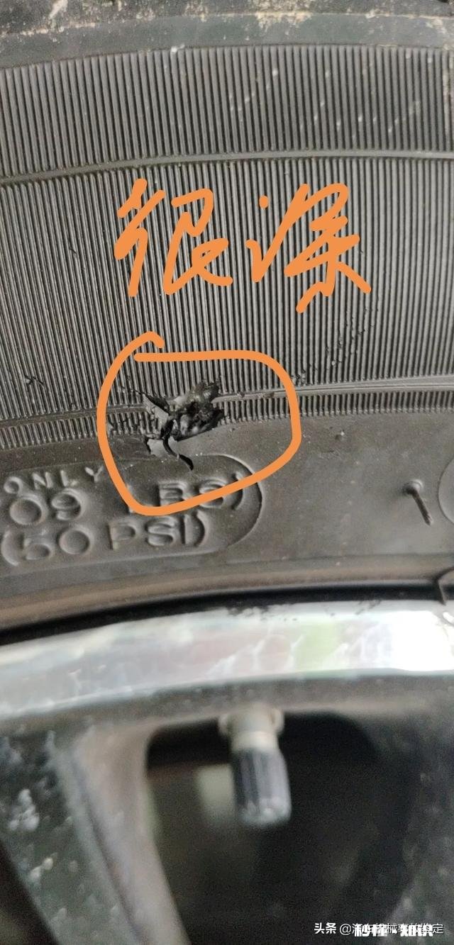 轮胎侧面划破了需要更换新轮胎吗