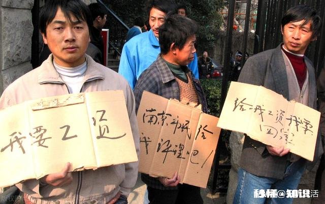 辞职了,公司一直拖欠工资,劳务局举报后仍不发工资,该怎么办