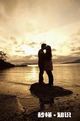 我七年的恋人最近对我生活不再关心,回复信息也是几个字,他变心了吗