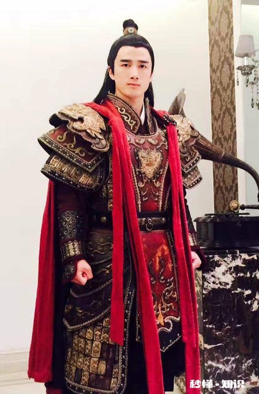 心有尺量人量己量短长。求下联