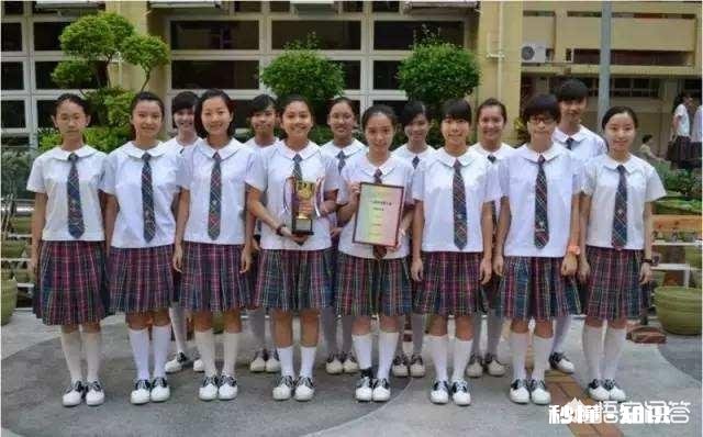 学校让买高价低配的校服，不买不行怎么办