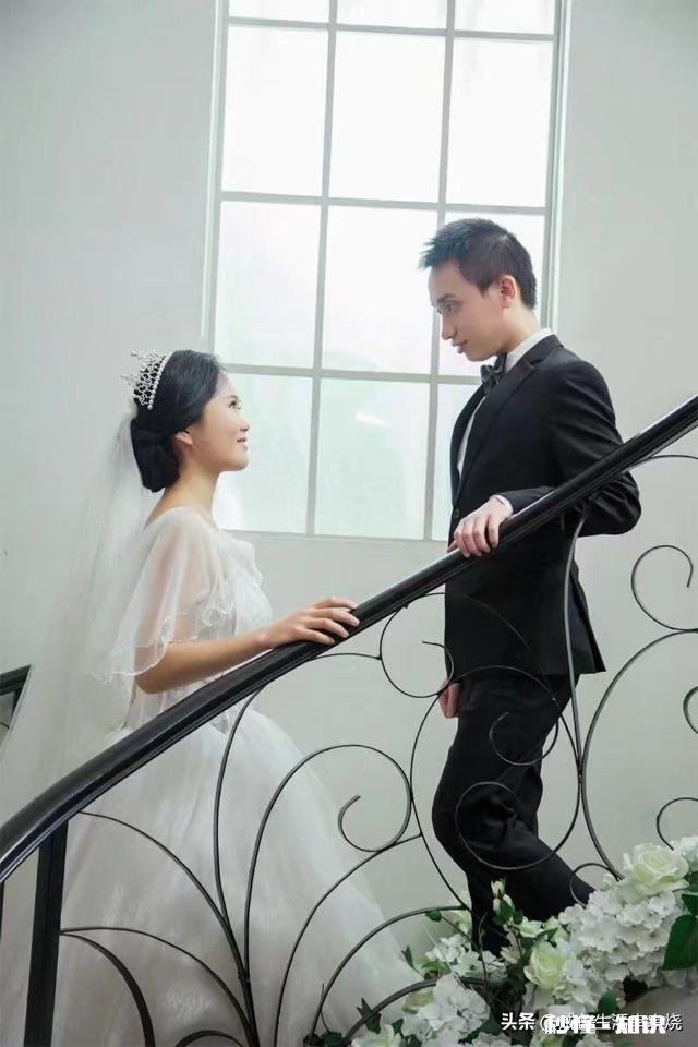 她 是不是对象送东西一定要发朋友圈，或者很高兴的肯定感谢他