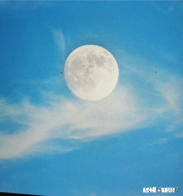 暮迟依娟是什么意思