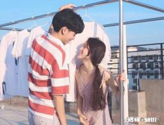 如果一个人经常找你说话，而且还跟你说早安，晚安，还说自己哪里哪里痛。说明了什么