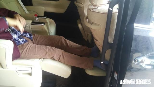 在长途行驶中，房车内部座椅用轿车座椅和房车专用座椅哪个更舒适