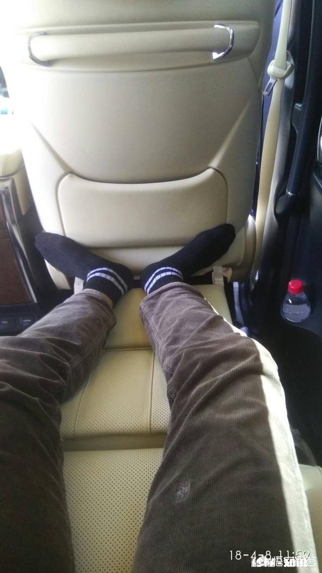 在长途行驶中，房车内部座椅用轿车座椅和房车专用座椅哪个更舒适