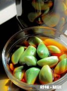 年过了，饺子吃了，腊八蒜还是白的怎么回事