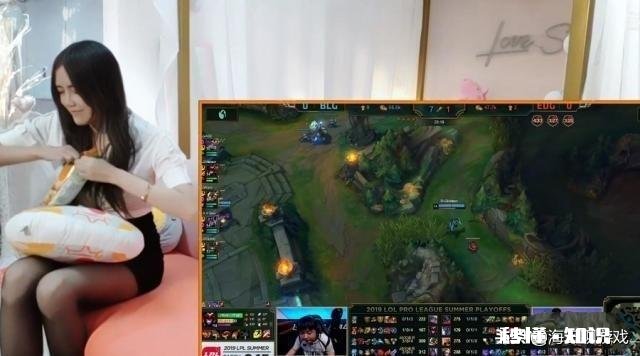 LPL赛事女主播解说成“收费项目”，直播气氛粗俗，网友：不长记性，如何评价