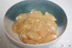 经常吃黄焖鸡米饭身体会不会出事鸡肉最大可能是冷冻的还是喂激素的