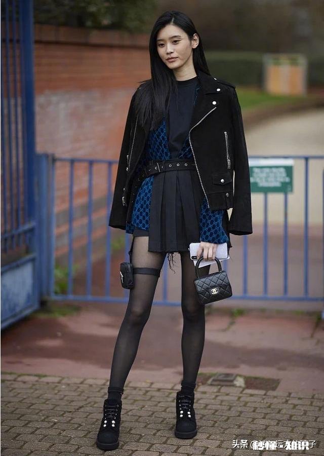 穿黑色丝袜下面配什么鞋子好呀