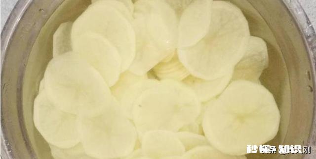 鲜切薯片炸出来为什么不酥