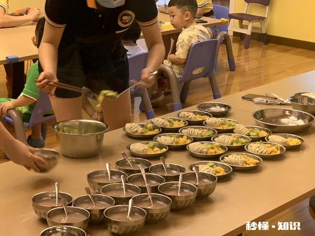 部分幼儿园伙食费从15元上调至20元征询家长意见，能同意吗