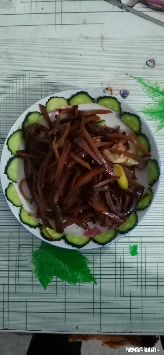 请头条的朋友们帮忙看看，这是香椿树吗