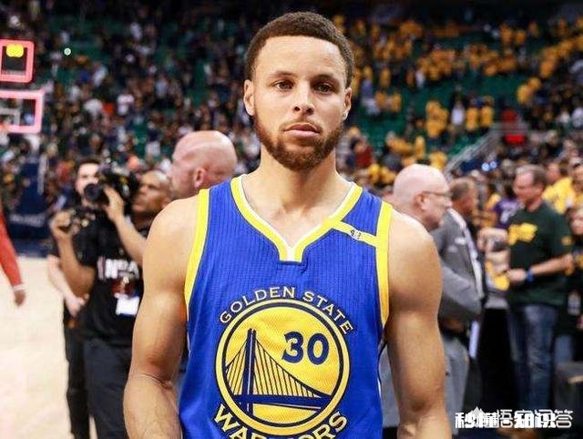 库里手指肿成那样！为什么带球还那么灵活